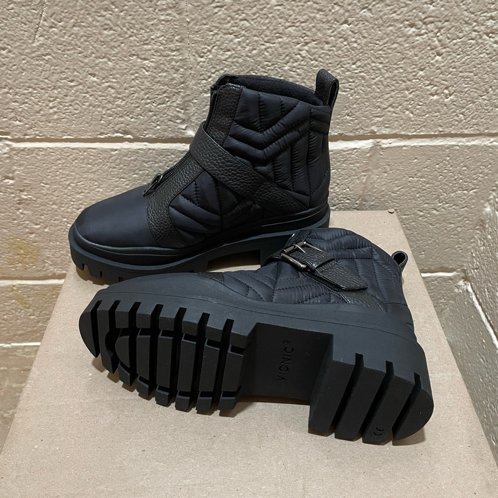 Women Vionic Size 6 Black Ankle Boots